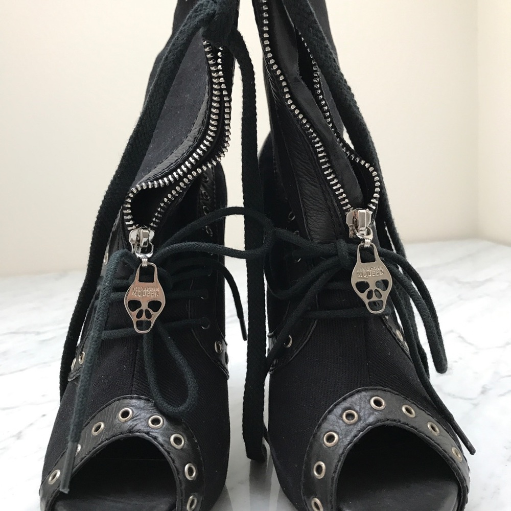 Alexander McQueen “ Faithful”  Bootie 39/ 8.5